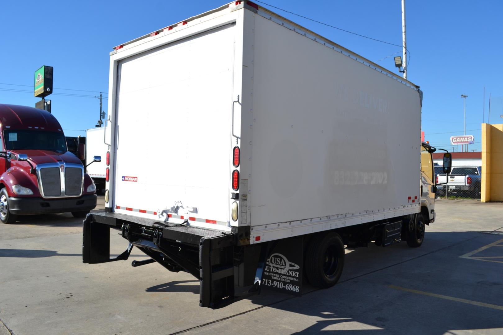 2012 WHITE /GRAY ISUZU NPR with an 4HK1TC 5.2L TURBO-CHARGED DIESEL engine, AUTOMATIC transmission, located at 9172 North Fwy, Houston, TX, 77037, (713) 910-6868, 29.887470, -95.411903 - Photo#4